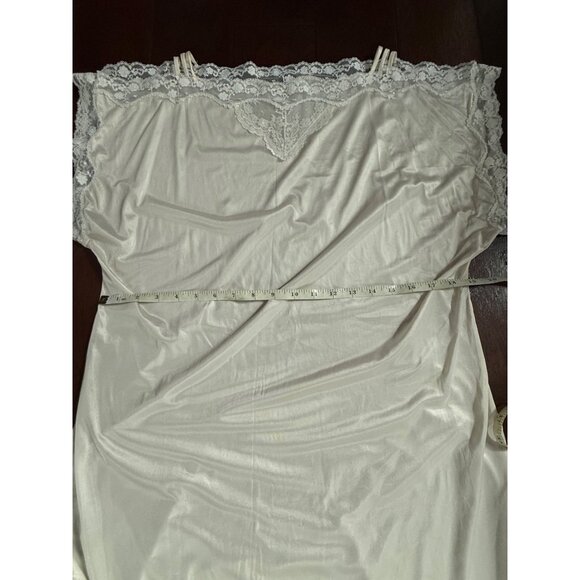 Vintage White Lace-Trimmed Nightgown With Flutter Sleeves Medium - Picture 7 of 15
